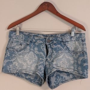 Mossimo Lacey pattern Jean shorts